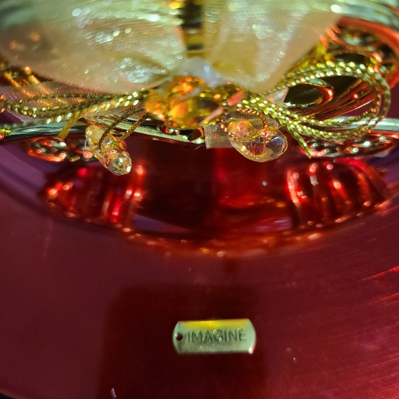 Red Centerpiece - Picture 3 of 6